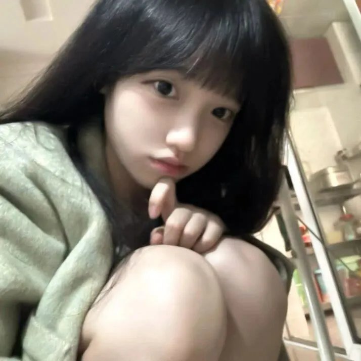 照片里的伴娘